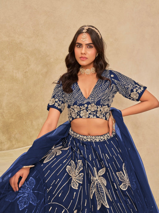 Lehenga bleu nuit de soirée avec fleurs en soie artificielle COLLECTION RIYAH