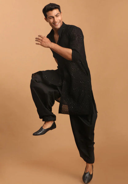Kurta Pantalon Patiala Noir en Georgette et sequins à col dégagé