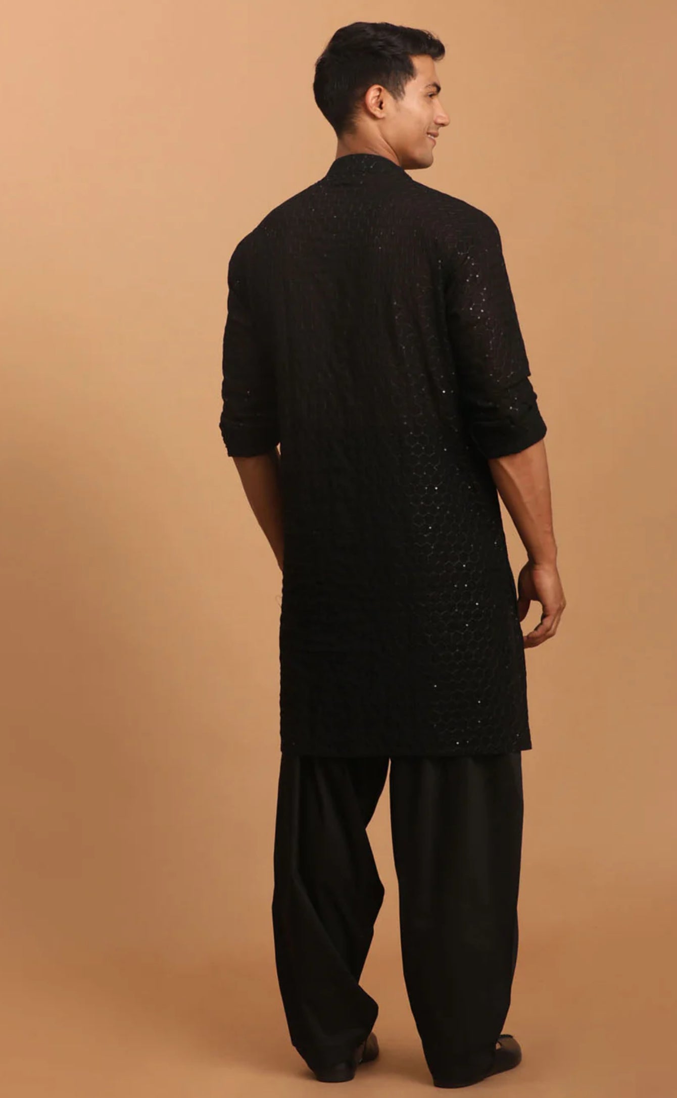 Kurta Pantalon Patiala Noir en Georgette et sequins à col dégagé