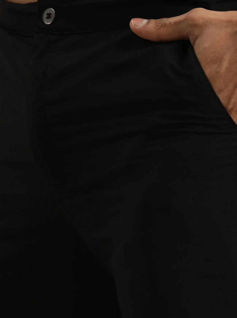 Kurta Pantalon coupe droite Noir en Georgette et sequins à col dégagé