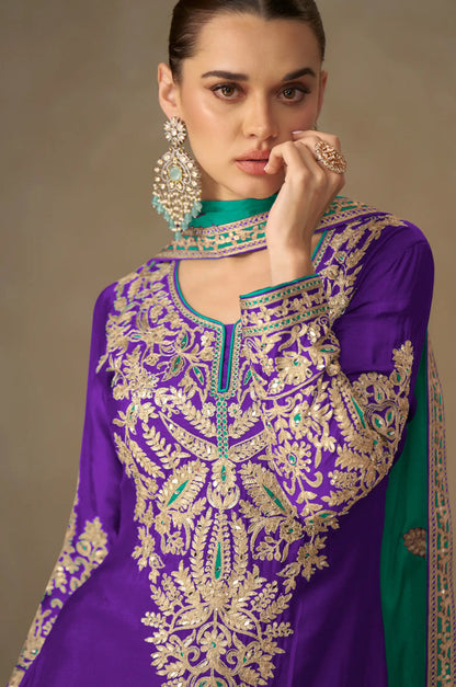 Salwar Palazzo en soie chinon avec broderies de miroirs violet vif avec dupatta contrasté COLLECTION SHARMILA