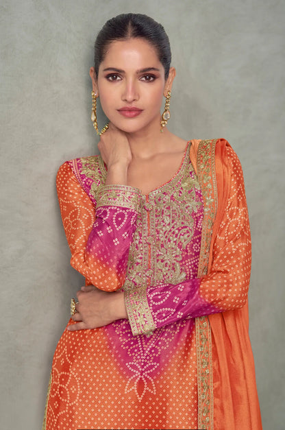 Salwar Palazzo en soie chinon avec broderies et motifs orange vif et rose fuchsia bicolore COLLECTION AMREEN