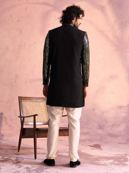 Ensemble Homme Sherwani de fête noir en georgette orné de sequins avec pantalon crème