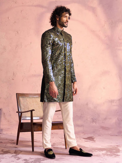 Ensemble Homme Sherwani de fête noir en georgette orné de sequins avec pantalon crème