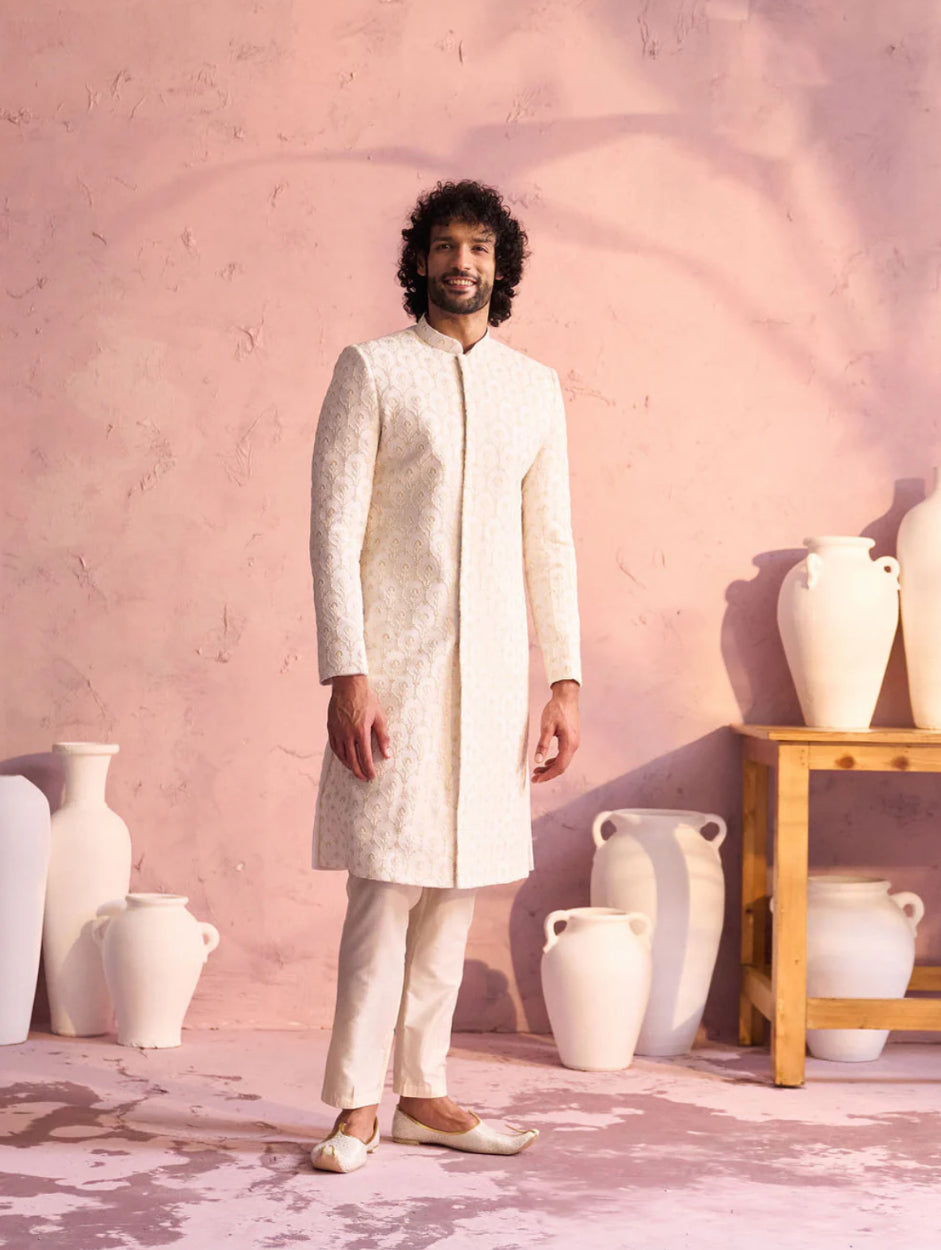 Ensemble Homme Sherwani blanc crème en georgette orné de sequins avec pantalon crème