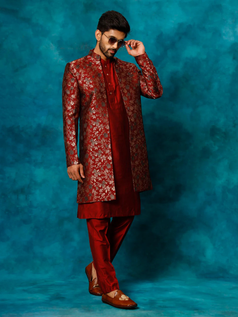 Ensemble Homme 3 pièces Sherwani rouge bordeaux floral de fête en jacquard brodé avec pantalon bordeaux