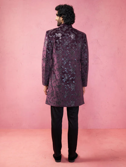 Ensemble Homme Kurta violet foncé romantique en velours à motifs brodés avec pantalon noir moderne