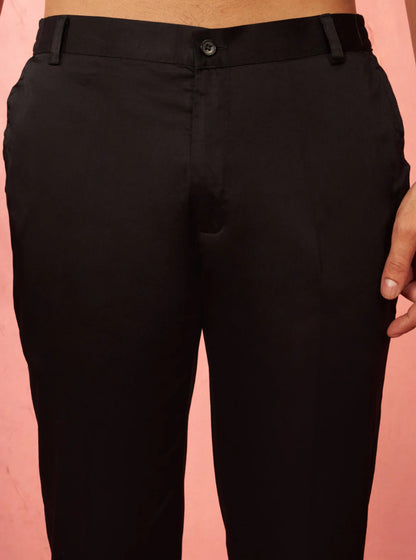 Ensemble Homme Kurta violet foncé romantique en velours à motifs brodés avec pantalon noir moderne