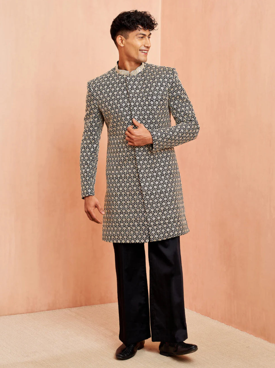 Ensemble Homme Kurta Pantalon noir avec motifs à sequins hexagonaux modernes