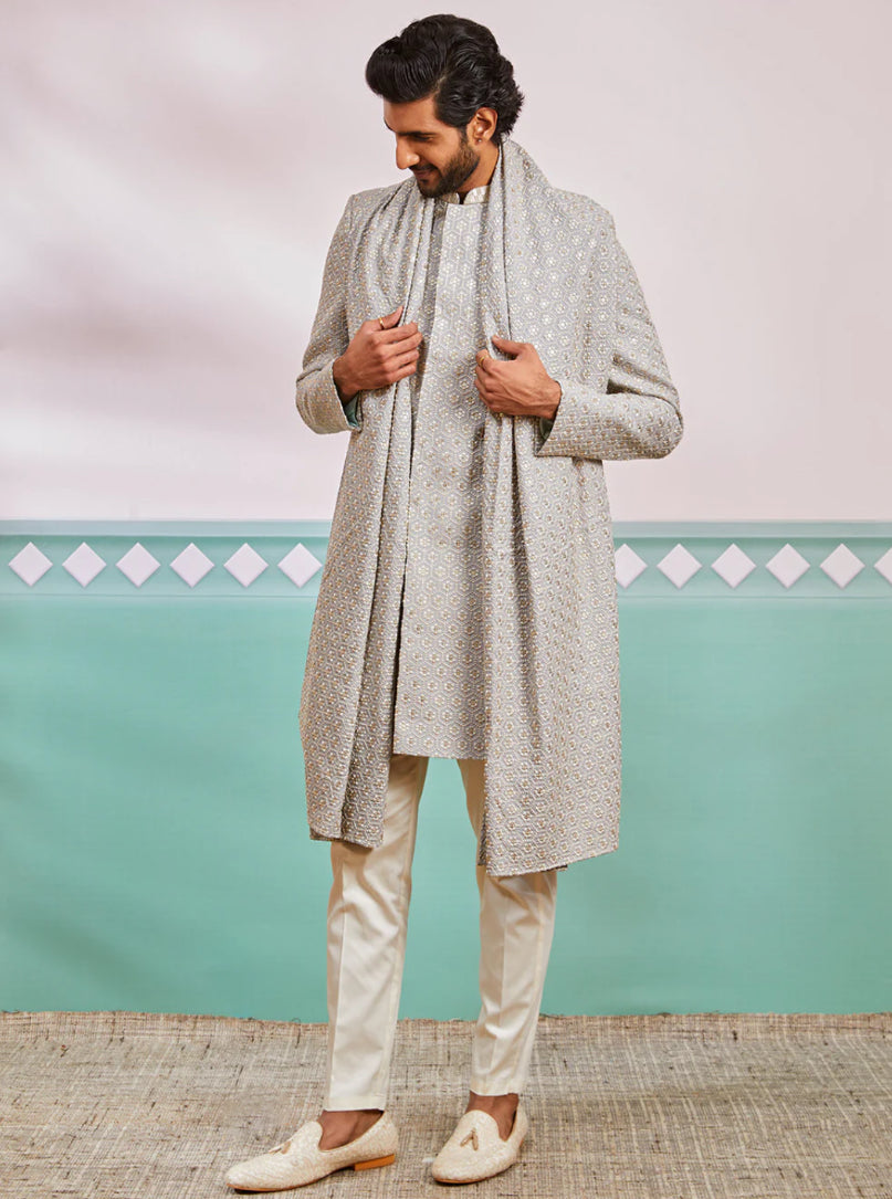 Ensemble Homme Kurta gris clair de célébration en rayon avec Dupatta et pantalon crème COLLECTION KABIR