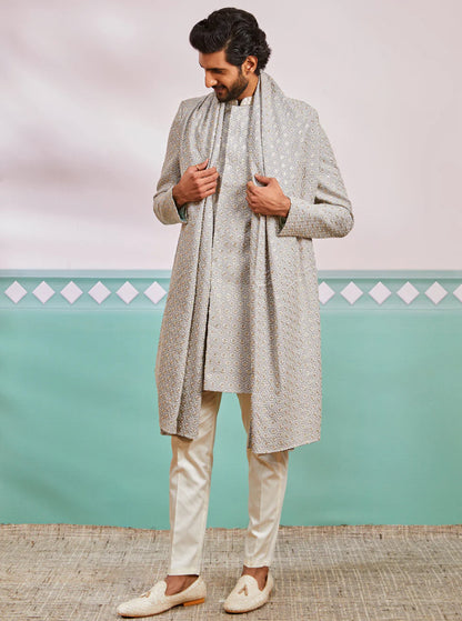 Ensemble Homme Kurta gris clair de célébration en rayon avec Dupatta et pantalon crème COLLECTION KABIR