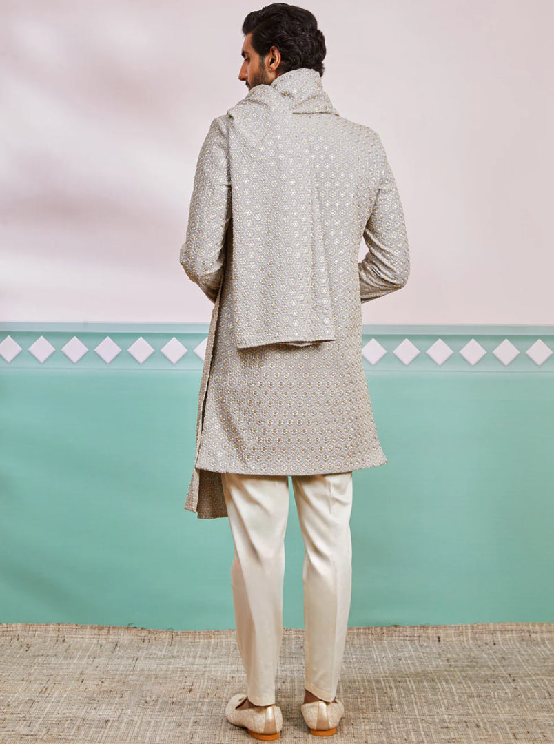 Ensemble Homme Kurta gris clair de célébration en rayon avec Dupatta et pantalon crème COLLECTION KABIR
