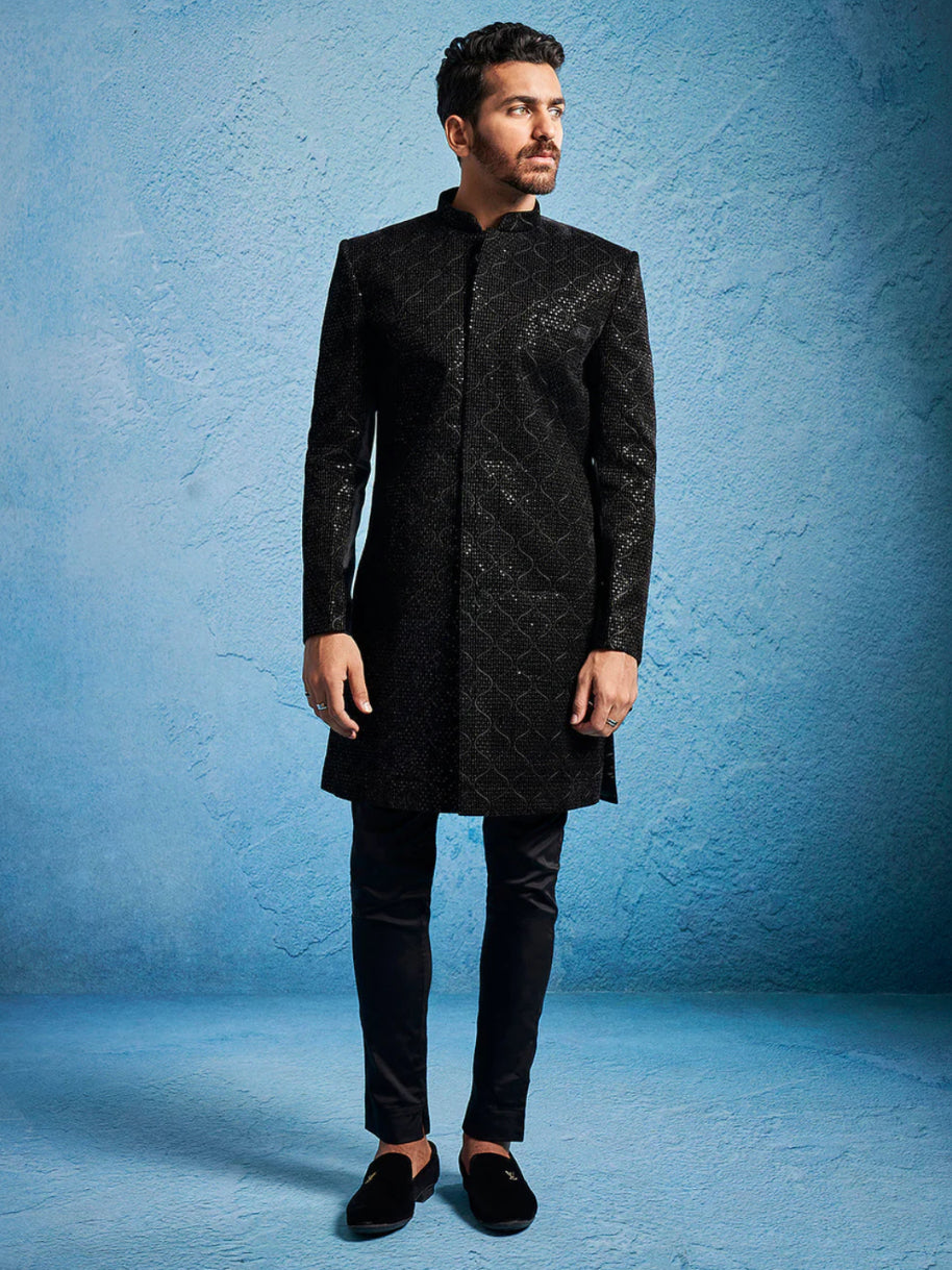 Ensemble Homme Sherwani Noir texturé en velours et sequins moderne