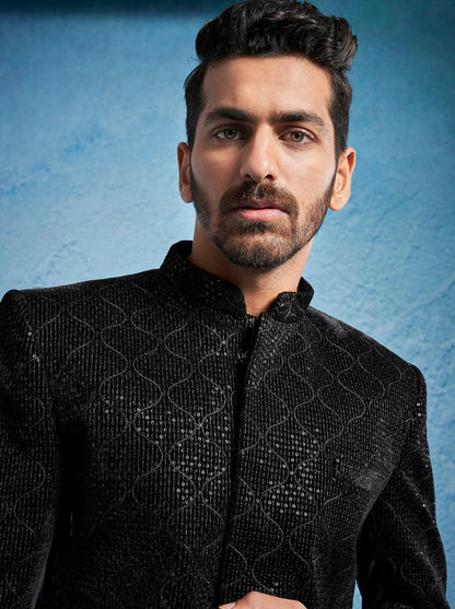 Ensemble Homme Sherwani Noir texturé en velours et sequins moderne