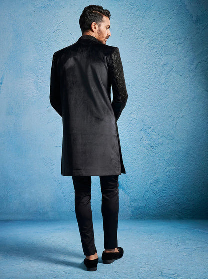 Ensemble Homme Sherwani Noir texturé en velours et sequins moderne