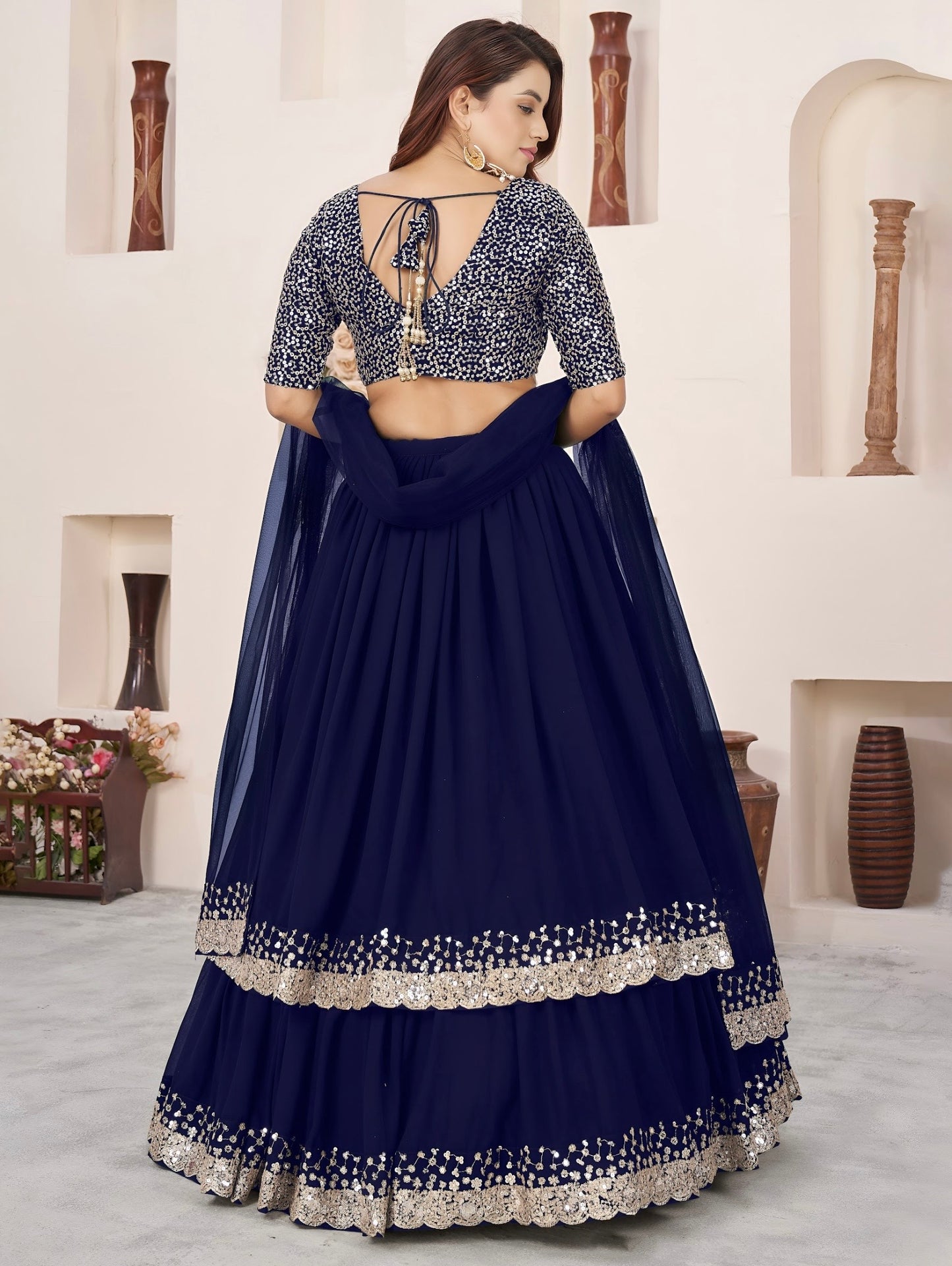 Lehenga bleu marine brillant de fête en georgette et broderies travaillées COLLECTION ANJALI