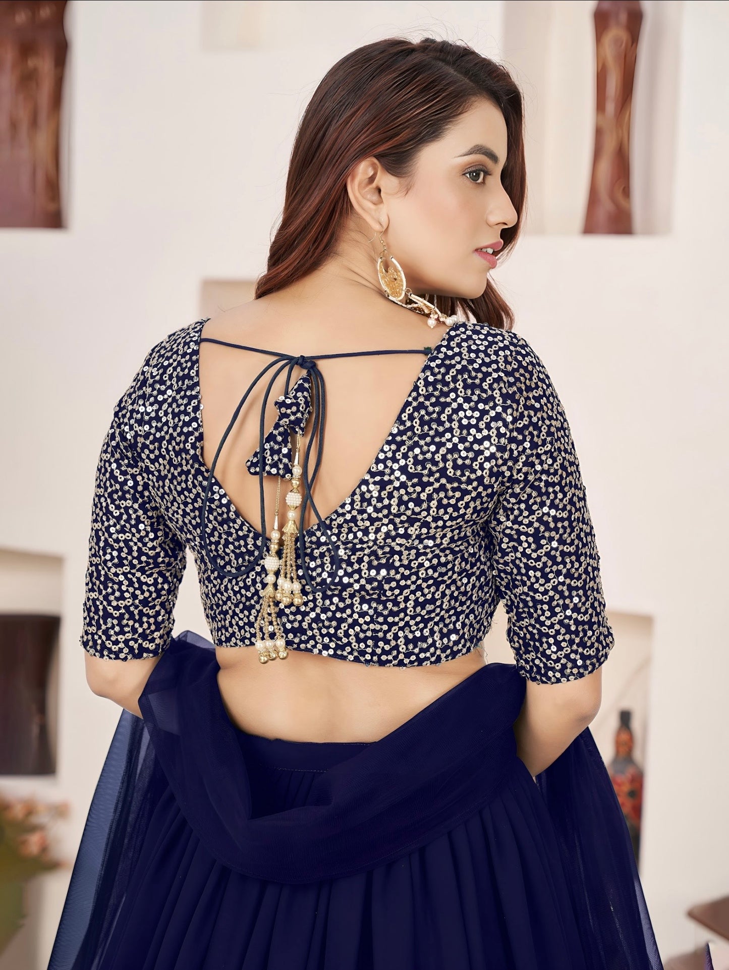 Lehenga bleu marine brillant de fête en georgette et broderies travaillées COLLECTION ANJALI