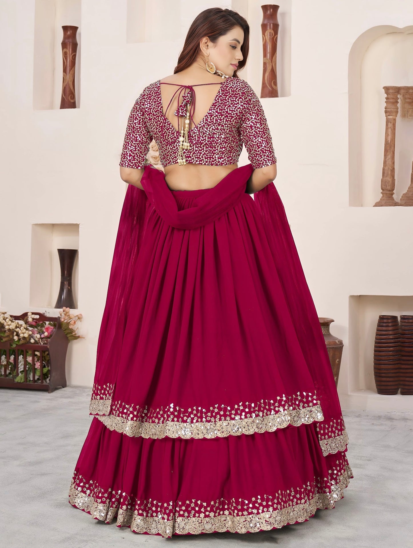 Lehenga rose foncé de fête en georgette et broderies travaillées COLLECTION ANJALI