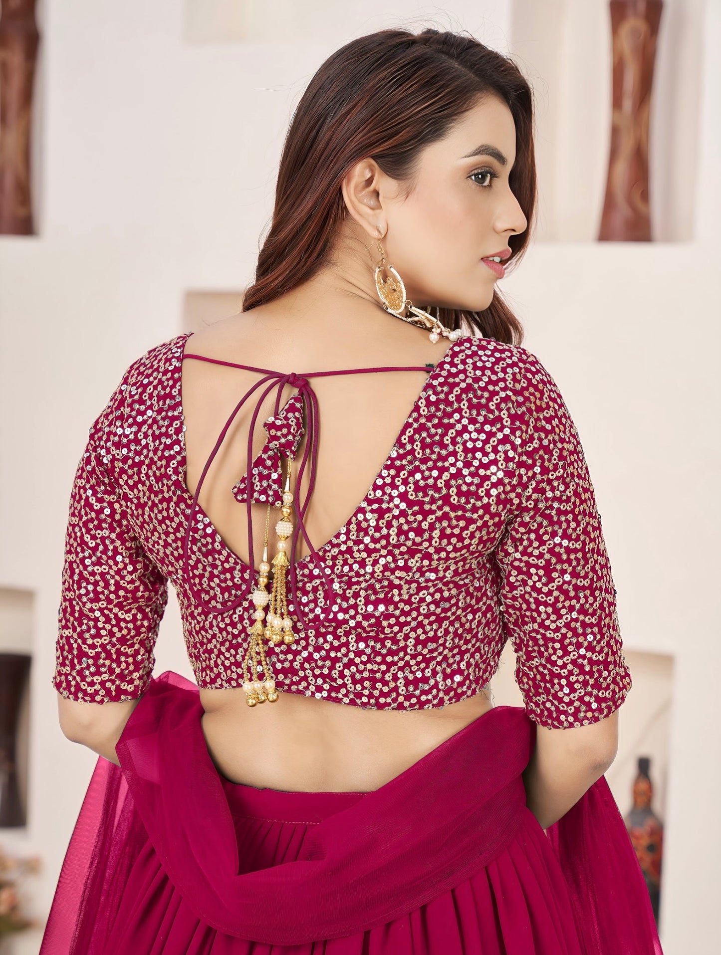 Lehenga rose foncé de fête en georgette et broderies travaillées COLLECTION ANJALI