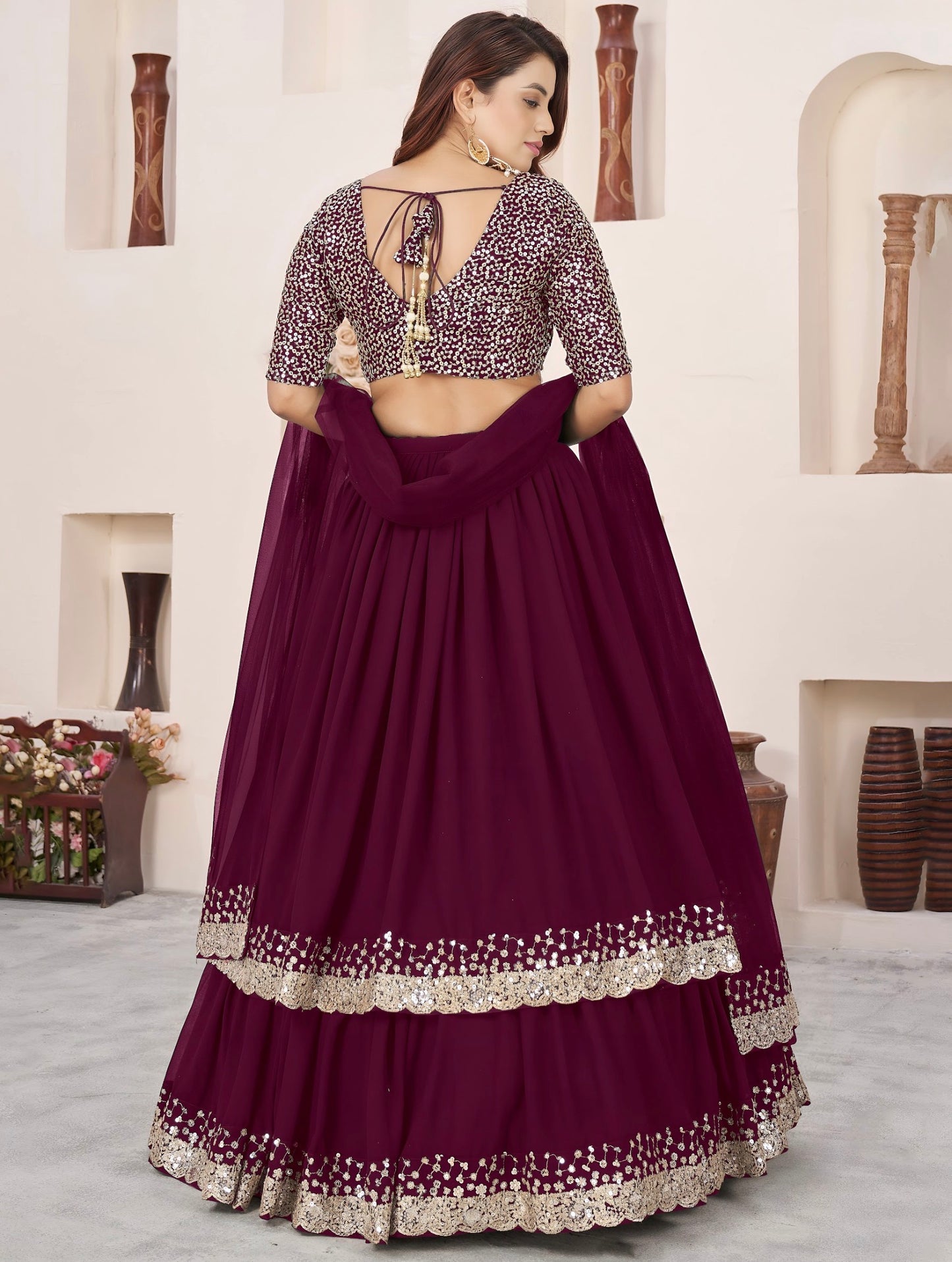 Lehenga violet raisin foncé de fête en georgette et broderies travaillées COLLECTION ANJALI
