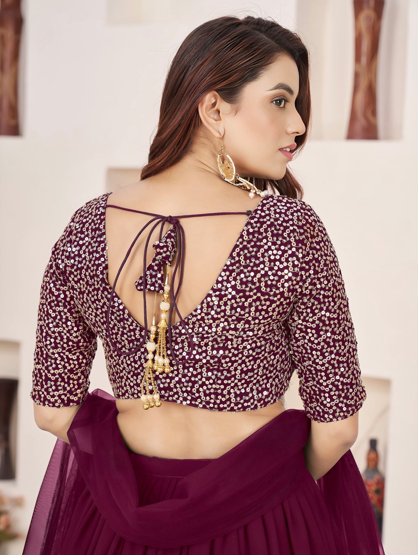 Lehenga violet raisin foncé de fête en georgette et broderies travaillées COLLECTION ANJALI