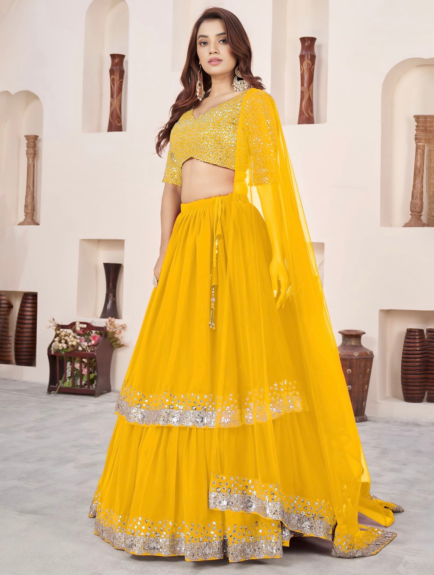Lehenga jaune flamboyant de fête en georgette et broderies travaillées COLLECTION ANJALI