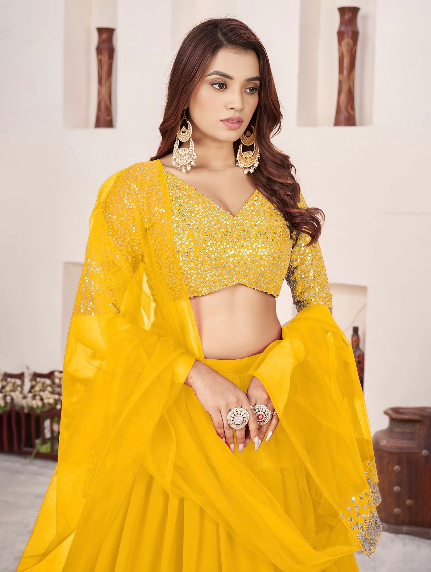 Lehenga jaune flamboyant de fête en georgette et broderies travaillées COLLECTION ANJALI