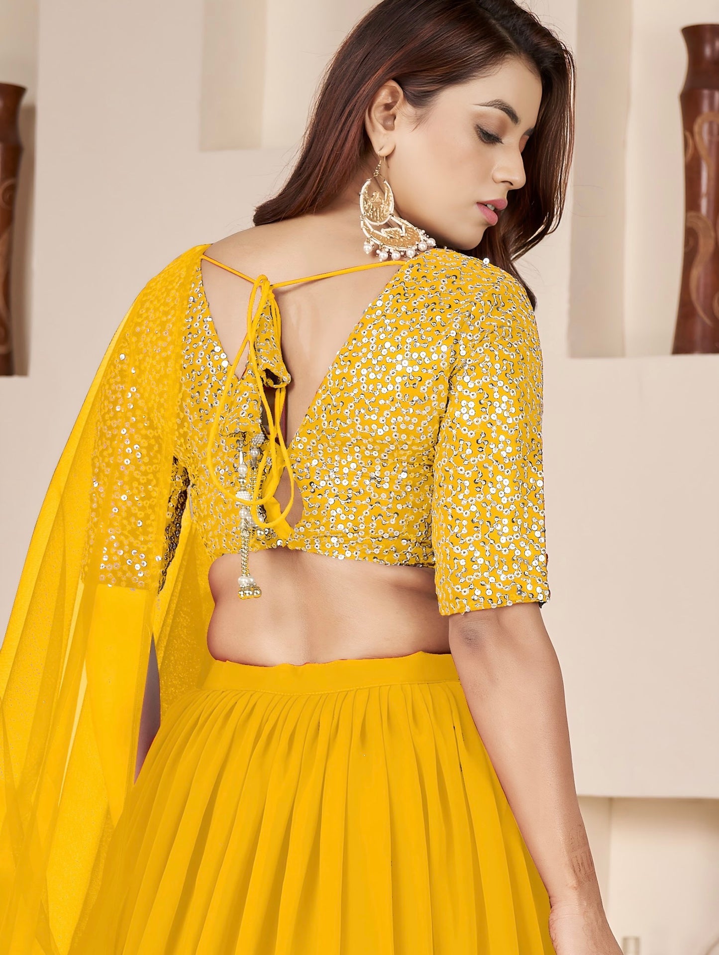 Lehenga jaune flamboyant de fête en georgette et broderies travaillées COLLECTION ANJALI