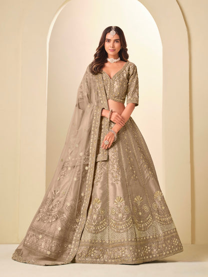 Lehenga beige foncé en soie artificielle avec broderies scintillantes COLLECTION MELINA