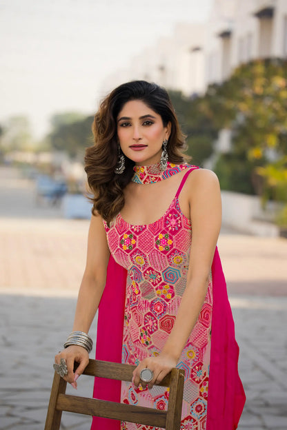 Ensemble Salwar Rose Fuchsia en Chinon avec Broderie à Sequins