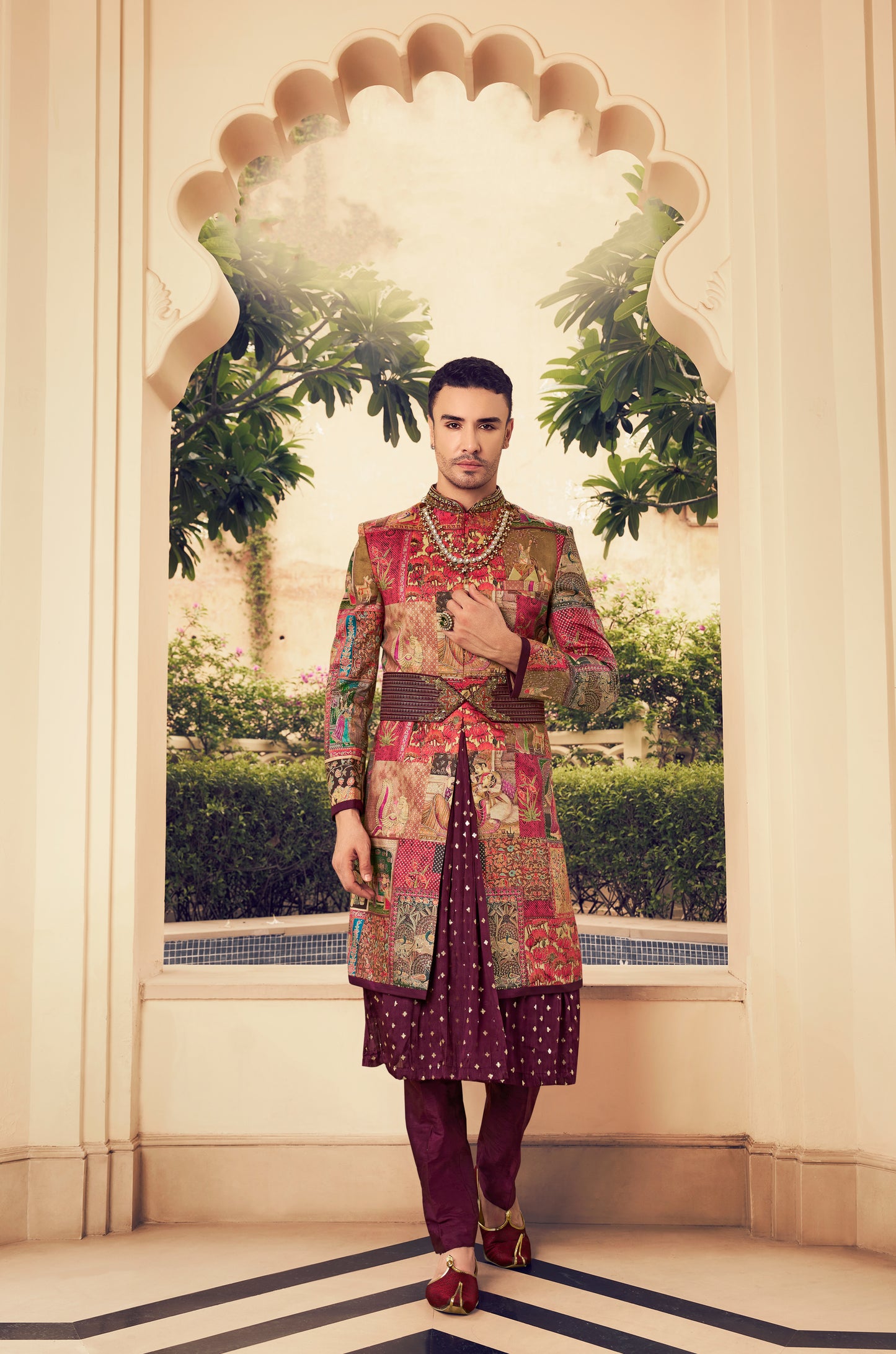 Eleganter rosa-grauer Braut-Lehenga mit Zarkan-Stickerei und Pailletten