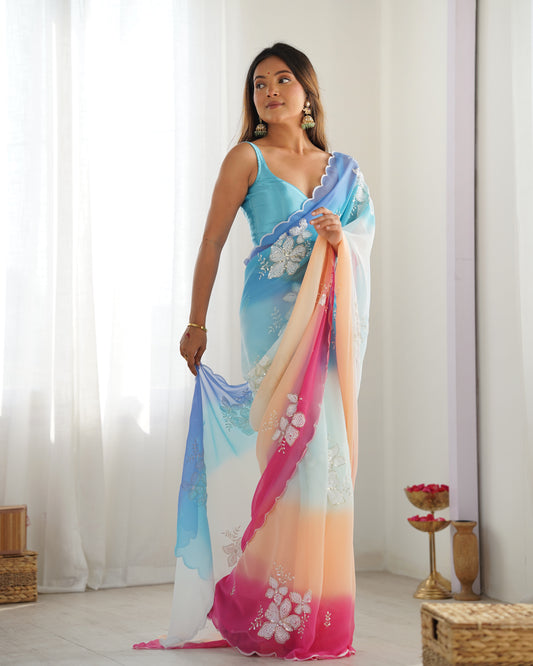 Grüner Glasseiden-Sari mit mehrfarbiger roter Blumenbluse und Digitaldruck, Pailletten- und Fadenstickerei