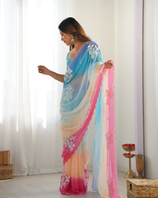 Grüner Glasseiden-Sari mit mehrfarbiger roter Blumenbluse und Digitaldruck, Pailletten- und Fadenstickerei