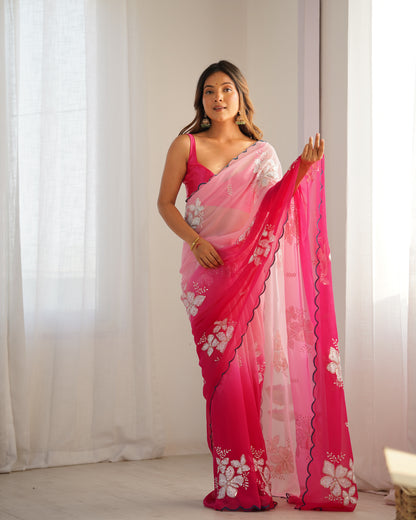 Grüner Glasseiden-Sari mit mehrfarbiger roter Blumenbluse und Digitaldruck, Pailletten- und Fadenstickerei