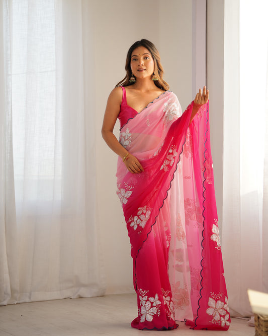 Grüner Glasseiden-Sari mit mehrfarbiger roter Blumenbluse und Digitaldruck, Pailletten- und Fadenstickerei
