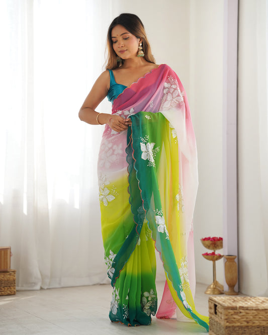 Grüner Glasseiden-Sari mit mehrfarbiger roter Blumenbluse und Digitaldruck, Pailletten- und Fadenstickerei