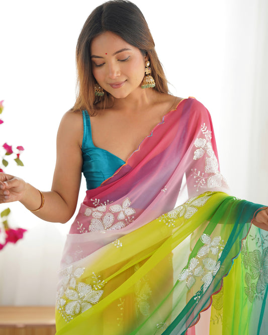 Grüner Glasseiden-Sari mit mehrfarbiger roter Blumenbluse und Digitaldruck, Pailletten- und Fadenstickerei
