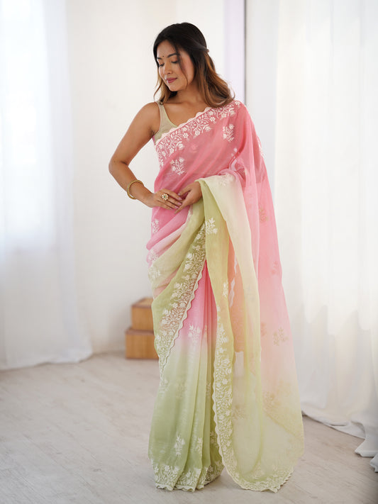 Grüner Glasseiden-Sari mit mehrfarbiger roter Blumenbluse und Digitaldruck, Pailletten- und Fadenstickerei