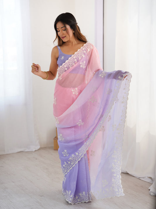 Grüner Glasseiden-Sari mit mehrfarbiger roter Blumenbluse und Digitaldruck, Pailletten- und Fadenstickerei