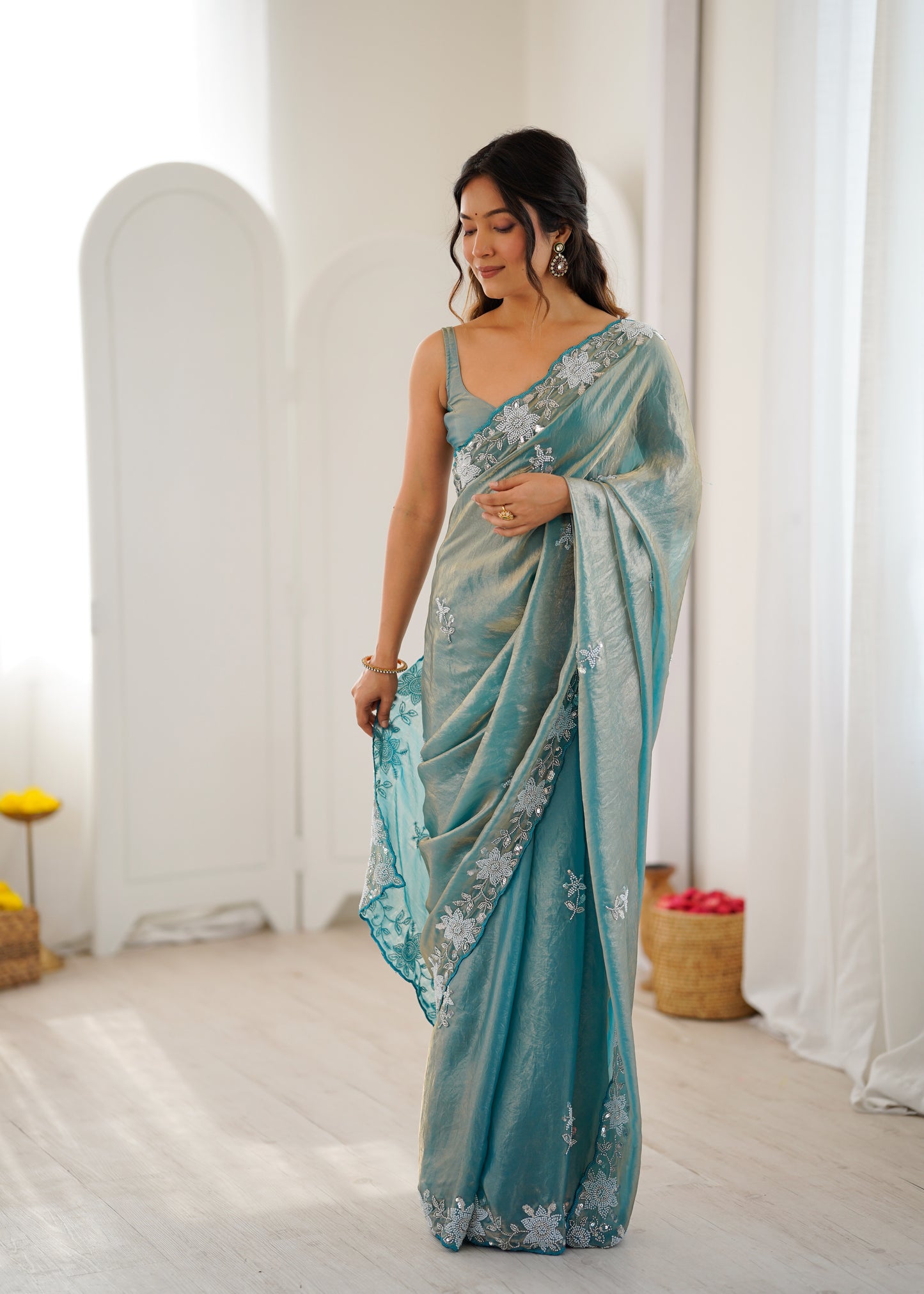 Sari bleu lagon en satin premium brillant orné de perles, sequins et broderies COLLECTION NITA