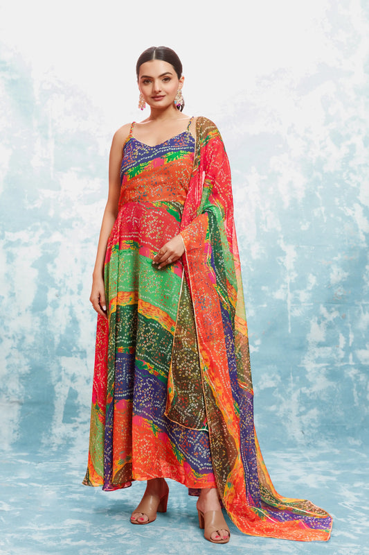 Mehrfarbiges langes Georgette-Kleid mit Bandhani-Print und indisch-westlichem Dupatta