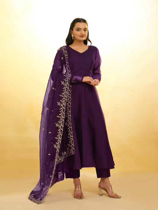 Pflaumenfarbener Organza-Salwar mit schwerem Dupatta