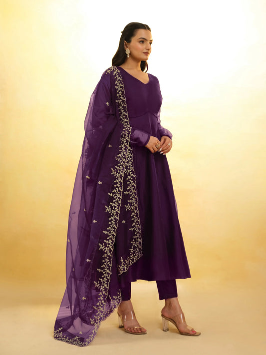 Pflaumenfarbener Organza-Salwar mit schwerem Dupatta