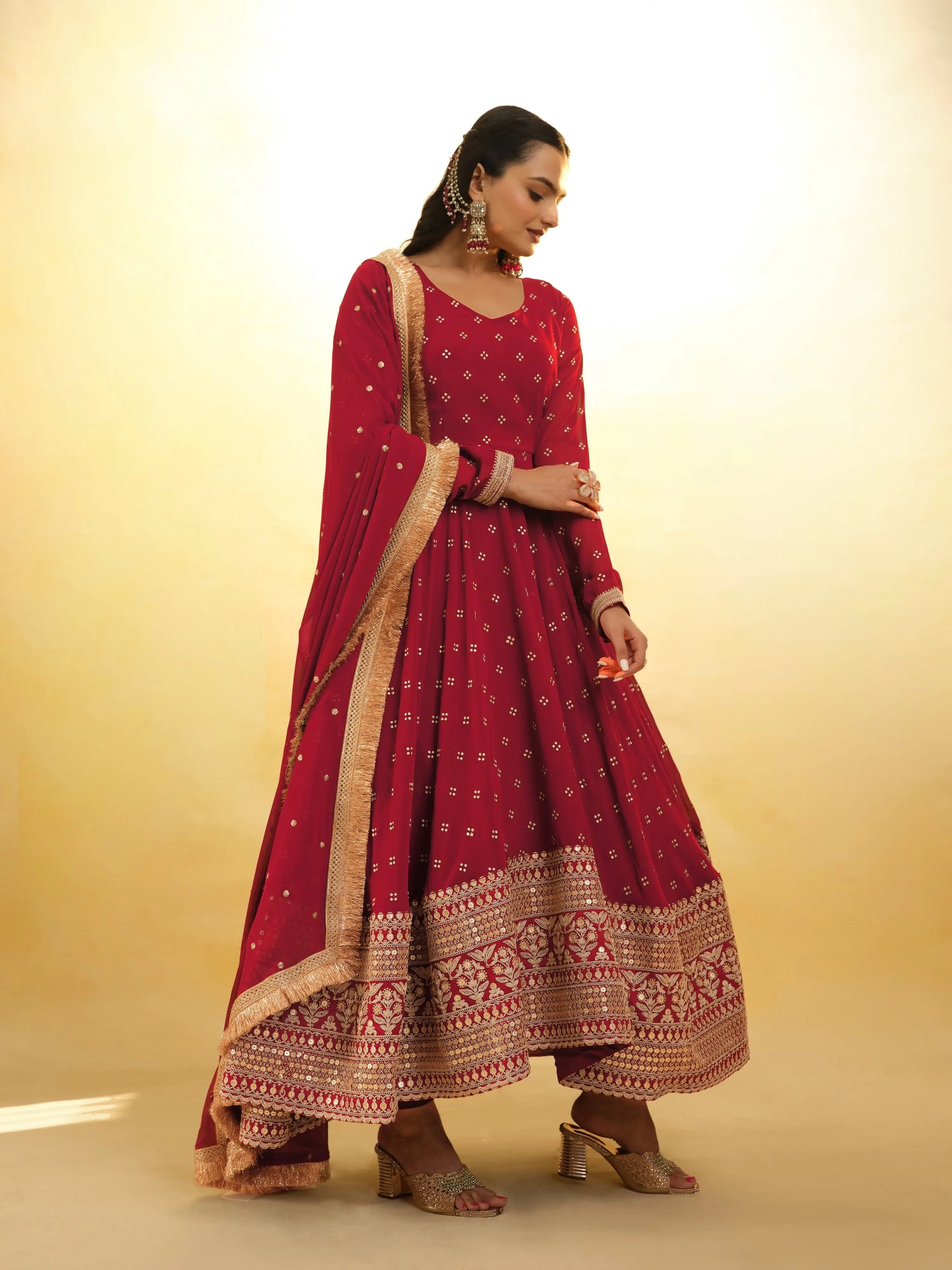 Salwar Suit en Georgette Rouge avec Dupatta traditionnel