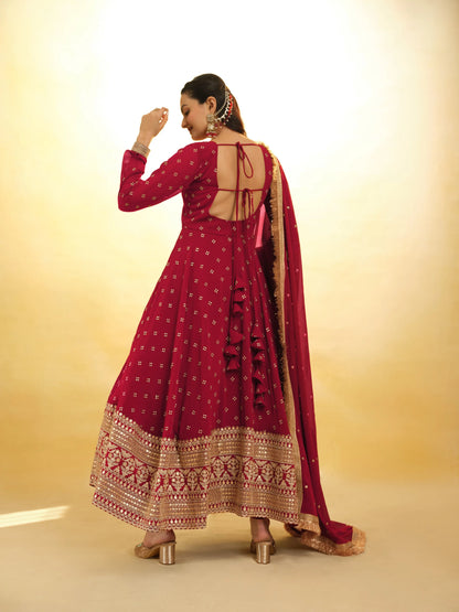Salwar Suit en Georgette Rouge avec Dupatta traditionnel