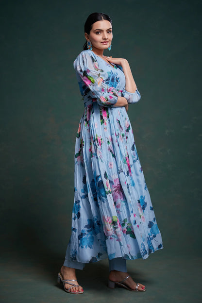 Indo-westlicher Salwar-Anzug aus himmelblauem Organza mit Blumenmuster