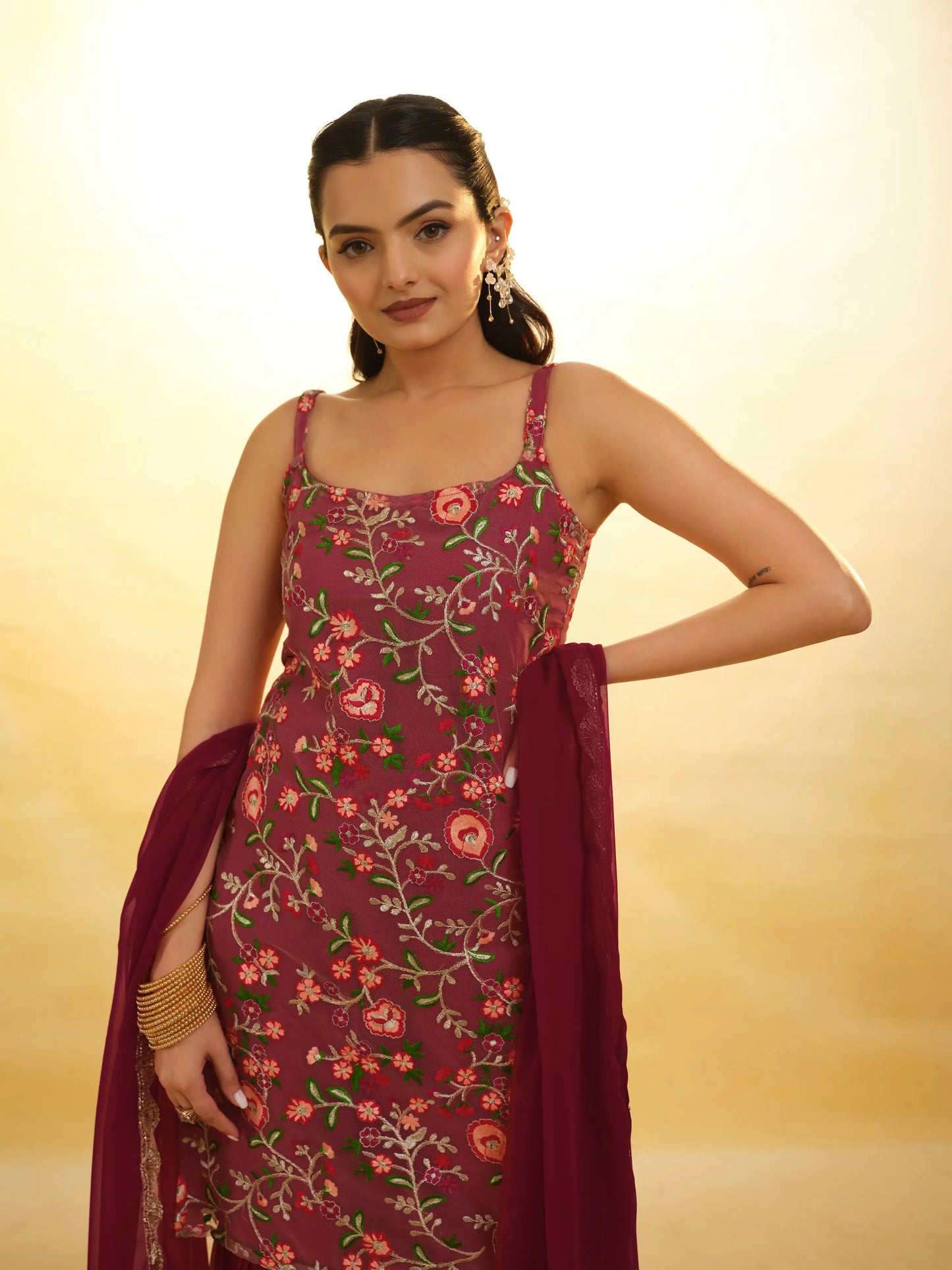 Salwar suit en georgette rouge cerise avec dupatta