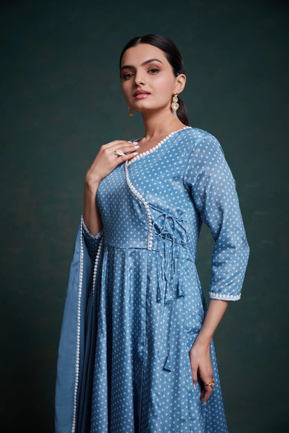 Ensemble salwar en soie Chinon imprimé Bandhani bleu uni traditionnel