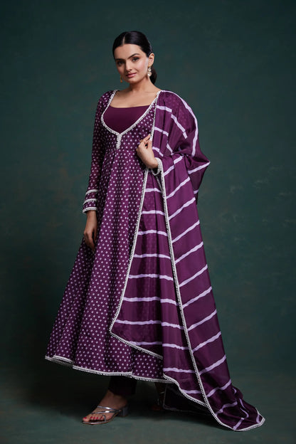 Ensemble salwar imprimé Bandhani en organza violet traditionnel