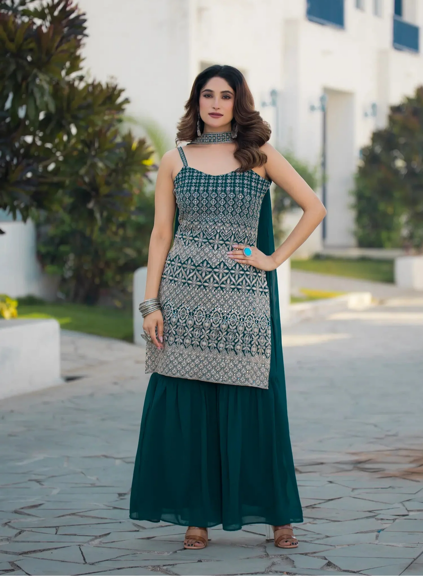 Salwar kameez bleu canard en georgette avec broderie à sequins